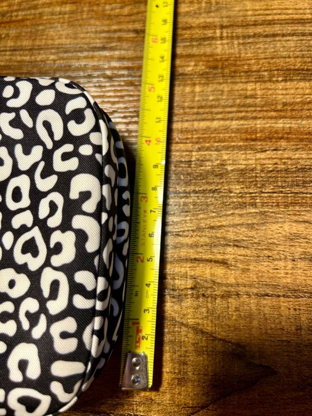 Kate Spade New York Chelsea Graphic Leopard Heart North South Phone Crossbody - Picture 6 of 7